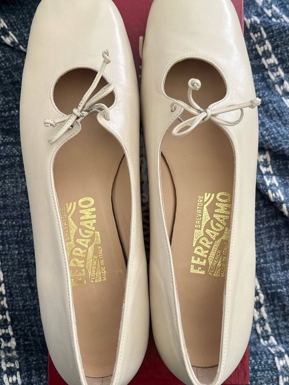 Salvatore Ferragamo Ivory Leather Ballet Flats with Bow Accent - Picture 3 of 10